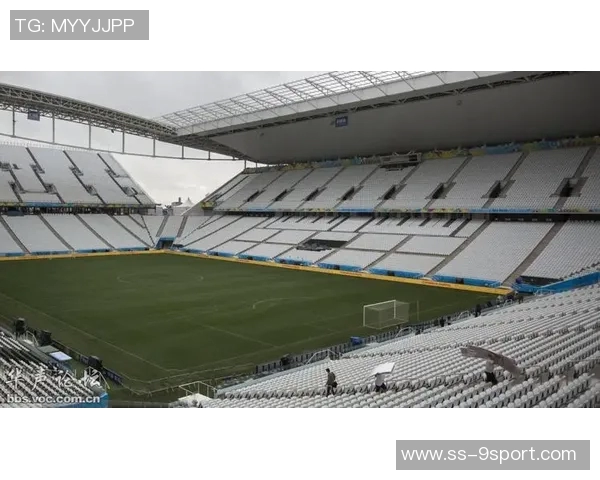 天下足球最前线聚焦全球赛事动态与球星风云尽在掌握之中 天下足球最前线聚焦全球赛事动态与球星风云尽在掌握之中