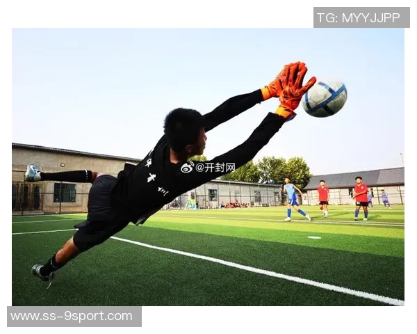 战火纷飞中追逐梦想足球如何成为希望的象征与团结的力量 战火纷飞中追逐梦想足球如何成为希望的象征与团结的力量